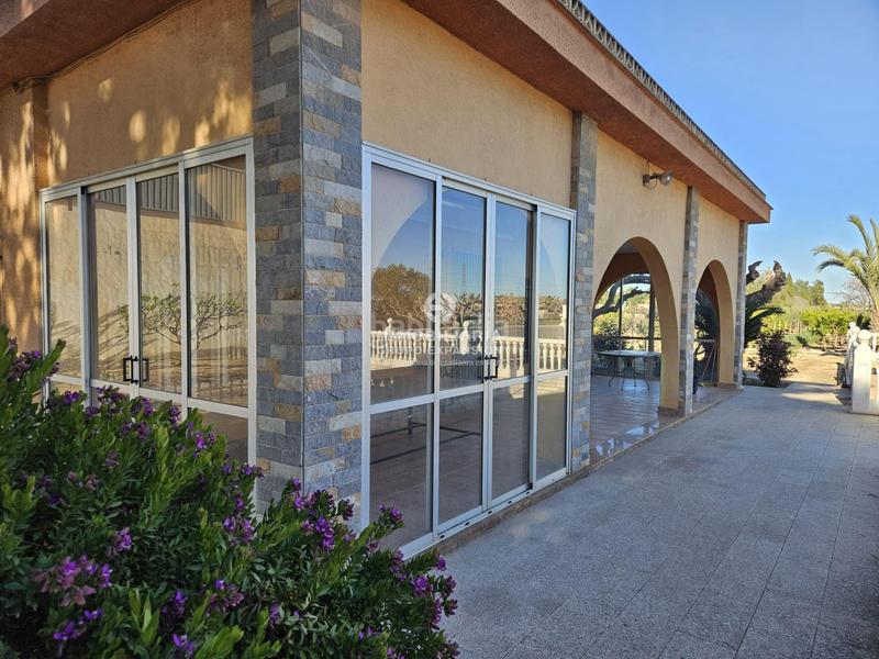 Foto bd4974fc-d818-4a9f-809c-4cdeb93bed8c. Chalet espectacular chalet de 284 metros con piscina muy bien situado en Novelda