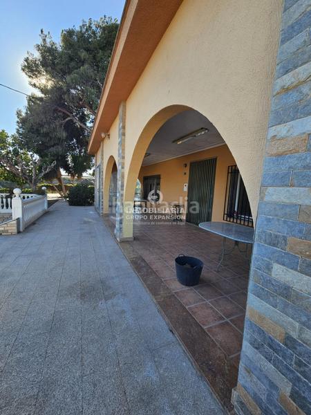 Foto c67d7776-ea2b-4c23-86ea-71ada342b51c. Chalet espectacular chalet de 284 metros con piscina muy bien situado en Novelda