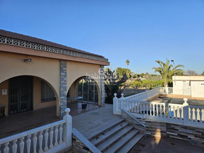 Foto cf5b068d-addb-49b4-b04b-71c7ab805248. Chalet espectacular chalet de 284 metros con piscina muy bien situado en Novelda