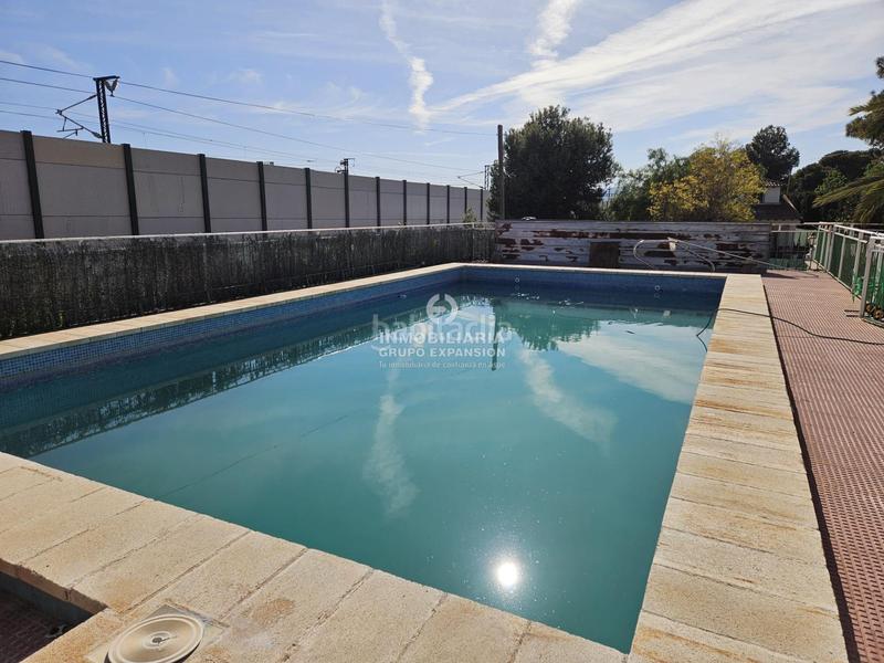 Foto b8afa1c6-c372-48bd-a839-e2e08cb5a499. Chalet avec chauffage piscine dans Novelda