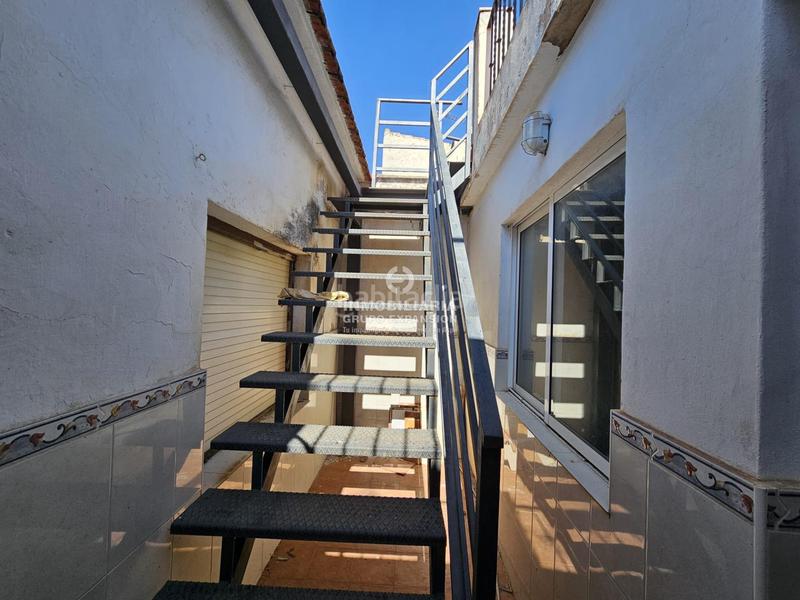 Foto e12a0f9b-780b-4924-9f00-be902893768a. Casa amb aparcament a Monforte del Cid