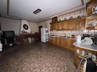 Haus in El Castillo. Casa en aspe con 350 m2 y un amplio local muy bien situado