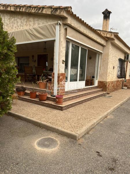 Foto c0944b9d-7e7a-4b46-bcb2-9691849412ea. Chalet impresionante chalet en elche de 130 m muy bien situado zona matola en Elche / Elx