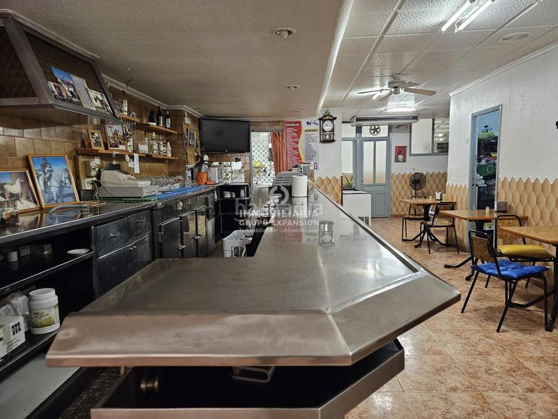 Foto d02e12a5-88a6-489c-a8fe-a9b92a823a8e. Casa espectacular casa con localbar en el centro muy bien situado en Novelda