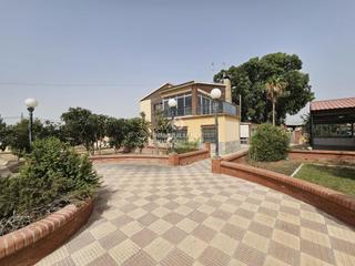 Chalet in Babel. Espectacular chalet de lujo y con ganadería con 18.500 m2 de fin