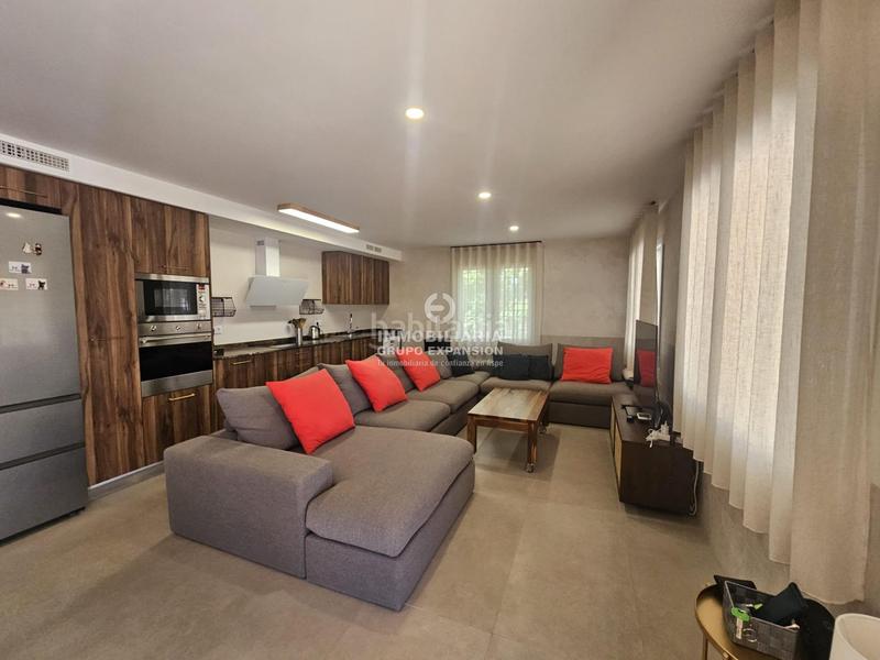 Foto 1802f51d-dfb7-41aa-87e6-9c4548cad2f2. Chalet espectacular chalet de lujo en elche de 300 m con piscina muy bien situado en Elche / Elx