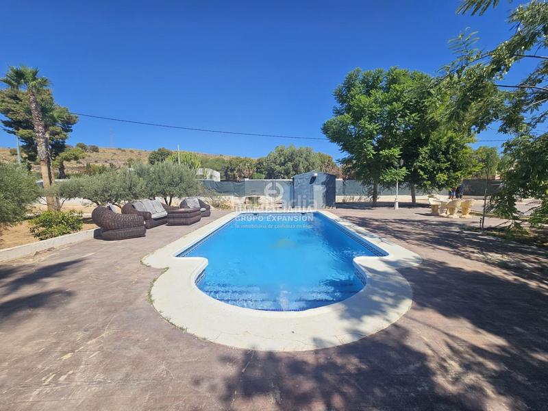 Foto d0547e4b-66d5-4691-a24b-95d008718e02. Chalet espectacular chalet de lujo en elche de 300 m con piscina muy bien situado en Elche / Elx