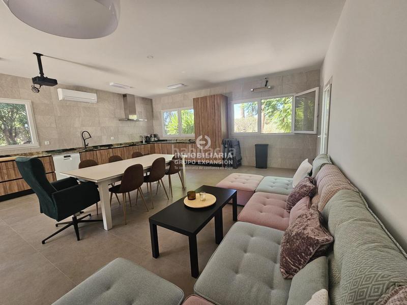 Foto d7712c54-f2a5-4301-bbd5-0e22b0cbd0a7. Chalet espectacular chalet de lujo en elche de 300 m con piscina muy bien situado en Elche / Elx