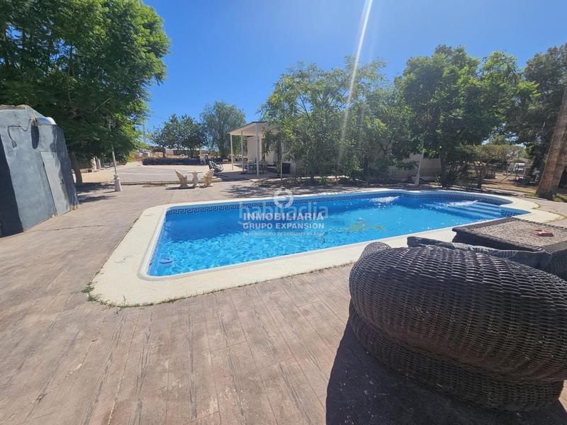 Foto fb3a0360-4247-4879-a3aa-eab2f4ab03cc. Chalet espectacular chalet de lujo en elche de 300 m con piscina muy bien situado en Elche / Elx