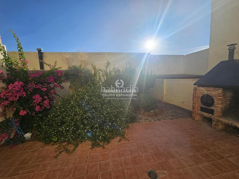 Foto 1528c8b7-4241-49a0-862e-1ba7011a7a0d. Casa espectacular bungalow de lujo de 385 m con patio y sótano muy bien situado en Aspe