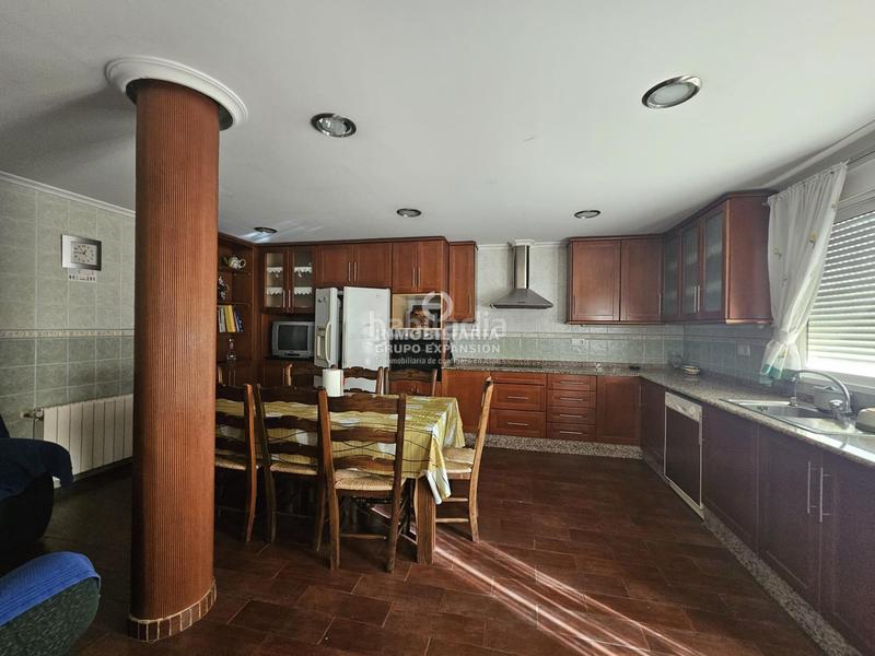 Foto 4986b461-9367-47e8-a043-27287b2aa590. Casa espectacular bungalow de lujo de 385 m con patio y sótano muy bien situado en Aspe