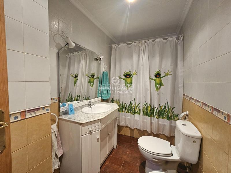 Foto 4b6052fb-fffe-4e30-ab41-755fcbff466e. Casa espectacular bungalow de lujo de 385 m con patio y sótano muy bien situado en Aspe