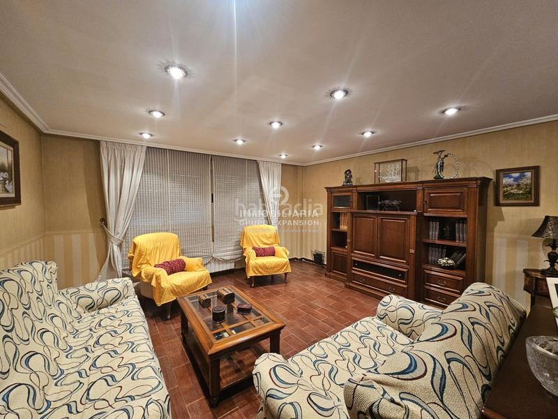 Foto 4c07217d-b9e8-44ad-9893-7fb9f14f8477. Casa espectacular bungalow de lujo de 385 m con patio y sótano muy bien situado en Aspe