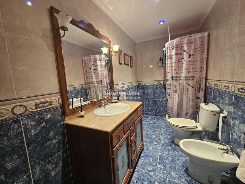 Foto 4c662be1-7120-4364-9e4d-8d85216500b6. Casa espectacular bungalow de lujo de 385 m con patio y sótano muy bien situado en Aspe