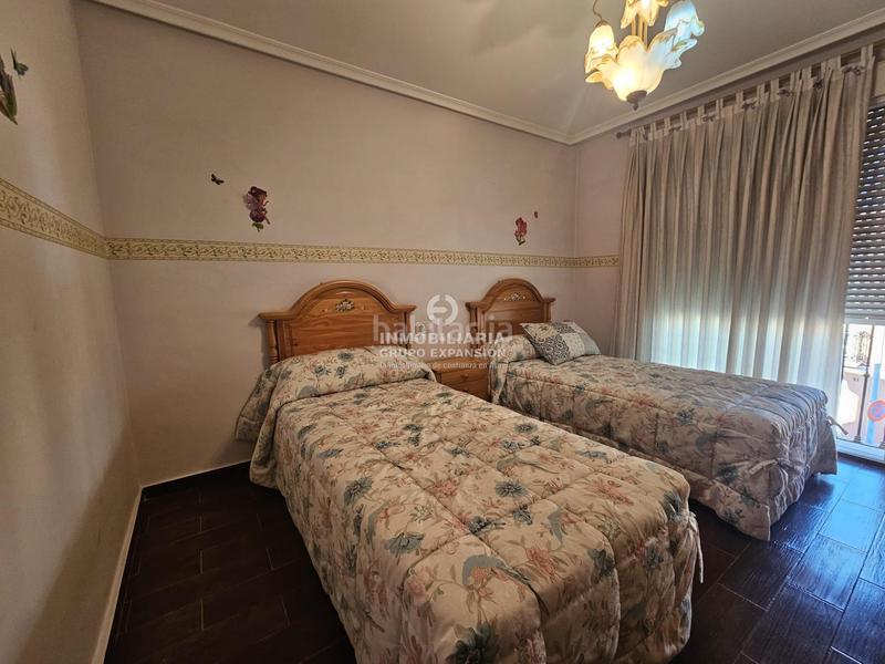 Foto a4f32002-6bac-487e-9aae-32582f2cdf2f. Casa espectacular bungalow de lujo de 385 m con patio y sótano muy bien situado en Aspe