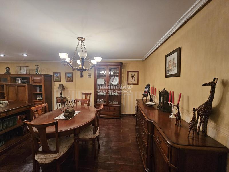 Foto b1c0ec49-a5c9-4f0a-a979-86f7bc29d8e6. Casa espectacular bungalow de lujo de 385 m con patio y sótano muy bien situado en Aspe