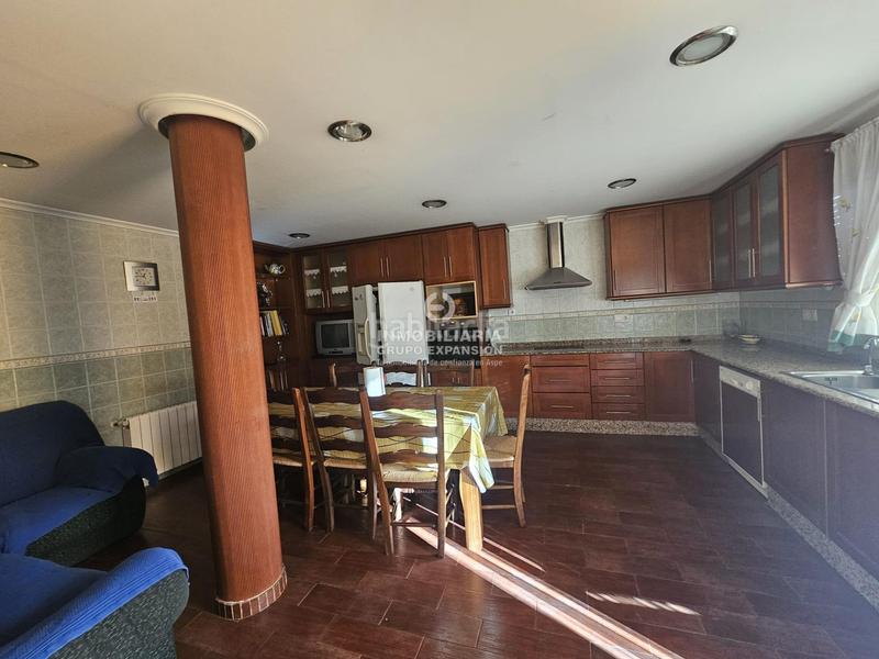 Foto d5cdb557-74bd-4cb0-9696-ceb964951dcf. Casa espectacular bungalow de lujo de 385 m con patio y sótano muy bien situado en Aspe