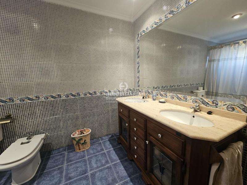 Foto e0ac816d-0d58-4112-b88d-d74b90a6d91d. Casa espectacular bungalow de lujo de 385 m con patio y sótano muy bien situado en Aspe