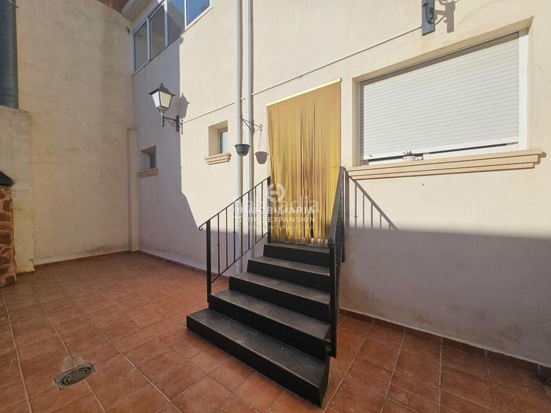 Foto f93d674d-d723-41ff-b34f-89fb4c0f12f7. Casa espectacular bungalow de lujo de 385 m con patio y sótano muy bien situado en Aspe