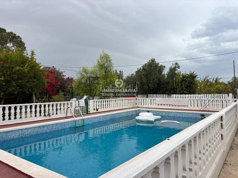 Foto f16cd198-a97b-490d-9041-f145635f251e. Chalet with pool in Centro Elche / Elx