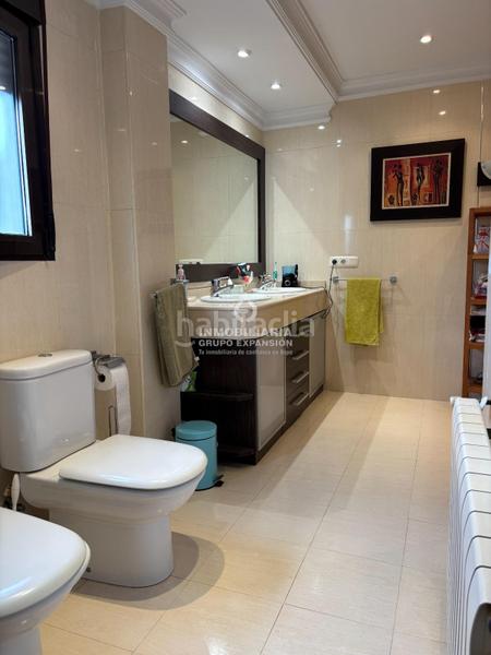 Foto 8abc8852-64bf-4814-b4f9-d0c3273258a7. Xalet amb piscina a Centro Elche / Elx