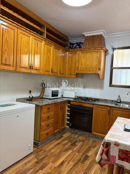 Foto b7e87cf8-1c06-4bb3-89e3-fa72f49fe630. Xalet amb piscina a Centro Elche / Elx