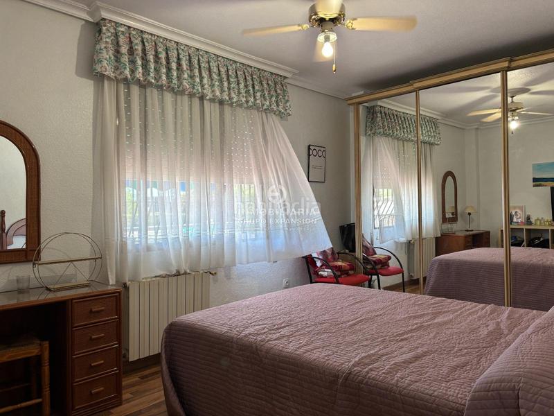 Foto cab83d28-434c-4c80-abcc-a13745eb8eca. Xalet amb piscina a Centro Elche / Elx