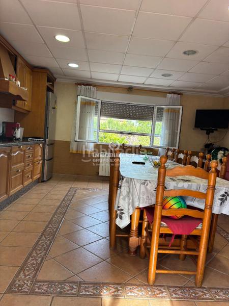 Foto dc455488-e4b5-4f9a-aadd-499bfa9fc88a. Xalet amb piscina a Centro Elche / Elx