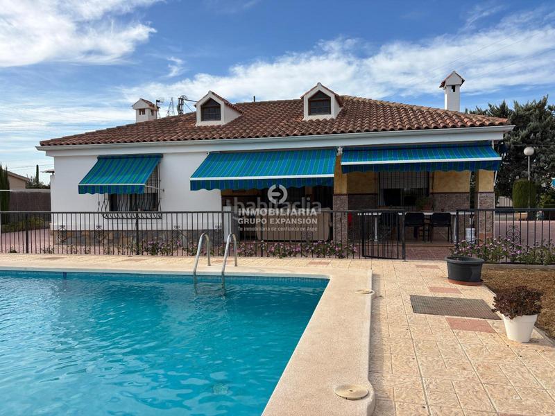 Foto e7fb7528-f576-4931-a307-15d4579590db. Xalet amb piscina a Centro Elche / Elx