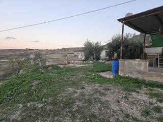 Chalet in El Castillo. Campo en aspe con 600 m2 construidos y con 17.000 m2 de terreno