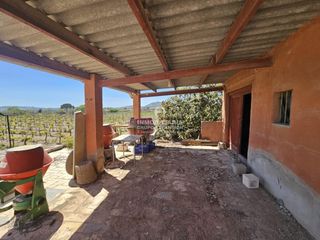 Chalet in Novelda. Chalet en novelda con parcela de 9.500 m2 muy bien situado