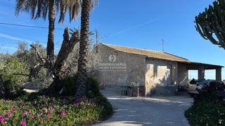 Xalet a Centro. Chalet en elche de 250 m2 y parcela de 13.000 m2 muy bien situad