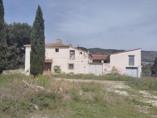 Xalet a Casco Antiguo - Sta. Cruz - Ayuntamiento. Finca en fuente la higuera  alicante de 280.000 m2 de terreno mu