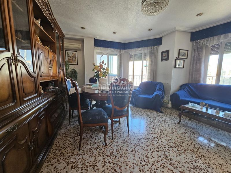 Foto e9fc8a6e-9f37-4c85-8304-e2db75f73b41. Pis amb aparcament a Centro Elche / Elx