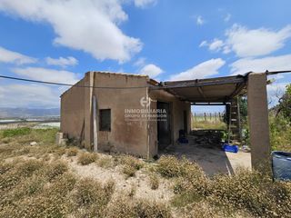Chalet in Monforte del Cid. Chalet en monforte del cid tipo almacén agrícola con 34.000 m2 d