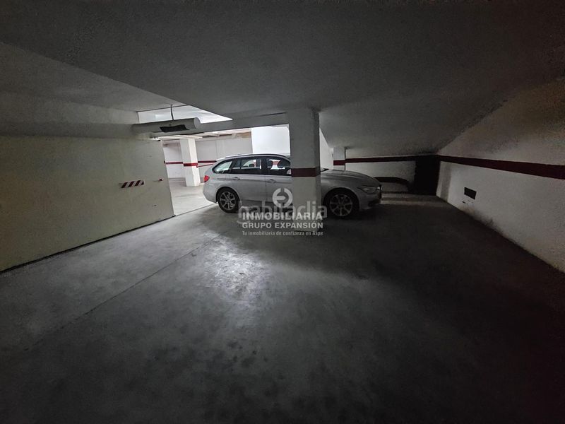 Foto b769945e-6eb3-4270-ade5-44bf35fe1553. Aparcament cotxe a Novelda