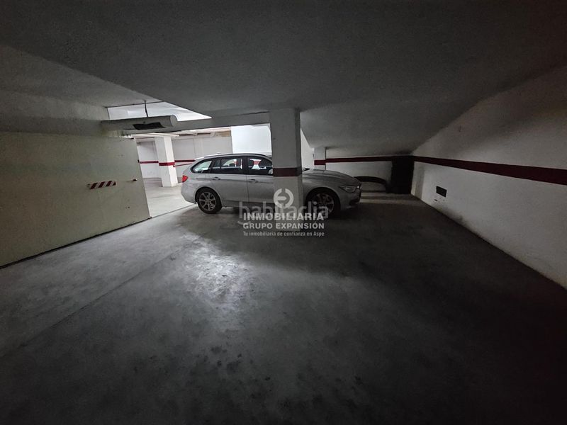 Foto e035152b-790b-4684-bd7d-ae297a2ad5bf. Aparcament cotxe a Novelda