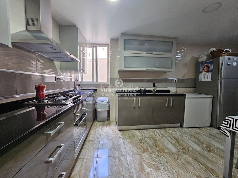 Foto f8e0c8f4-acc5-4f33-b3d9-c976500b5a22. Pis amb aparcament a Centro Elche / Elx