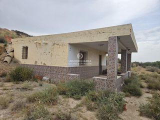 Chalet à Agost. Campo en agost tipo casa cueva con terreno de 12.000 m2 muy bien