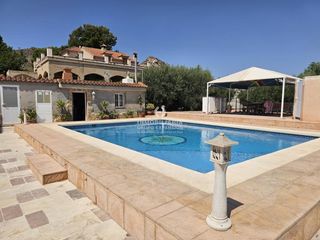 Chalet in Centro. Espectacular chalet en aspe de 433 metros construidos con piscin