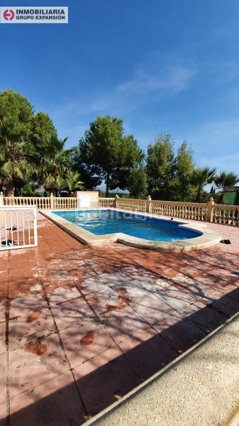 Foto 3486392a-3655-4708-8937-5ba3ec6ec556. Xalet amb piscina a El Castillo Aspe