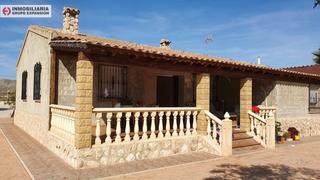 Xalet a El Castillo. Espectacular chalet de lujo en aspe con piscina muy bien situado