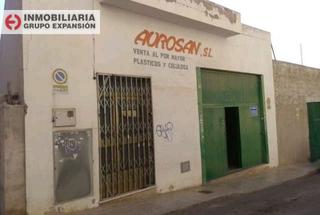 Local Comercial a El Castillo. Local en aspe de 200 metros con muchas posibilidades