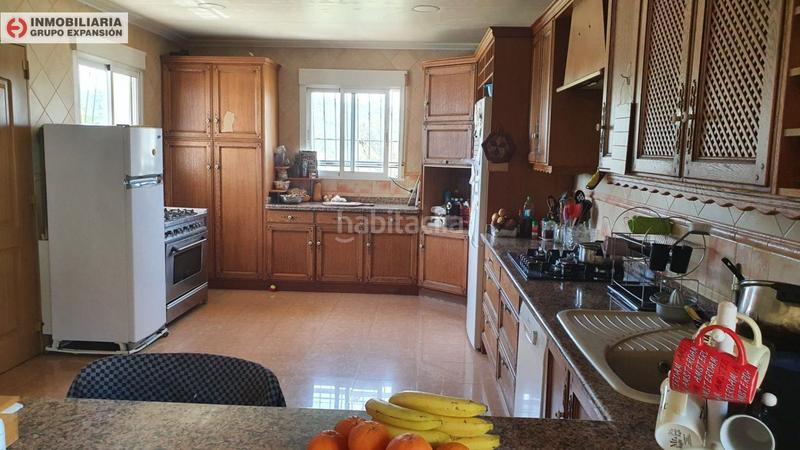 Foto 0a0a2dc3-9567-43fc-9488-4443db48406a. Chalet  de 550 metros con piscina zona uchel en Aspe