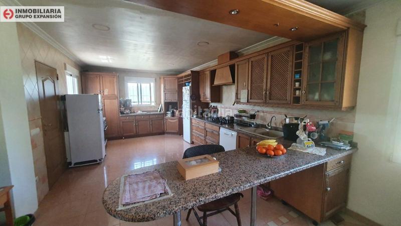 Foto 73102fd2-0337-46cb-a45c-c93feb2633fc. Chalet  de 550 metros con piscina zona uchel en Aspe