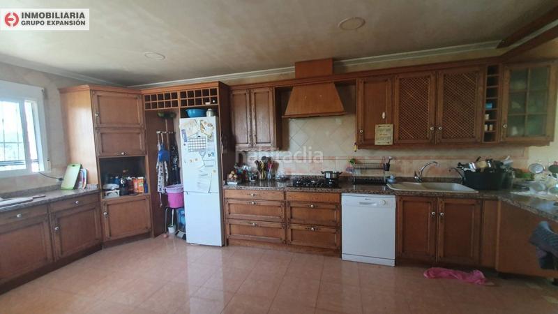 Foto 808ce1d4-56af-4137-832d-a1af025a776e. Chalet  de 550 metros con piscina zona uchel en Aspe