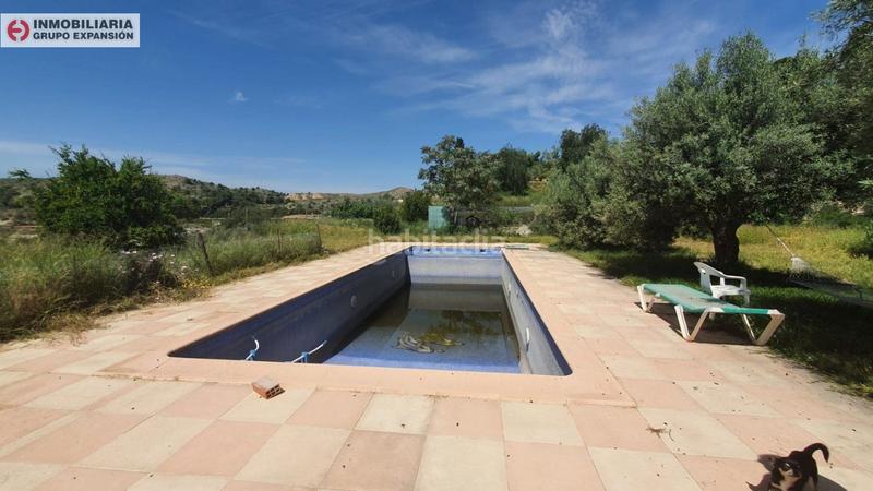 Foto 938bf10e-bfba-4efb-aef2-ce8e3230ca98. Chalet  de 550 metros con piscina zona uchel en Aspe