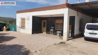 Xalet a El Castillo. Chalet de 550 metros en aspe con piscina  zona uchel