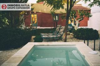 Xalet a El Castillo. Espectacular chalet en aspe con piscina  zona la horna