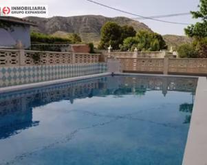 Xalet a Plaza Castelar - Mercado Central. Chalet en elda con 3 viviendas con piscina